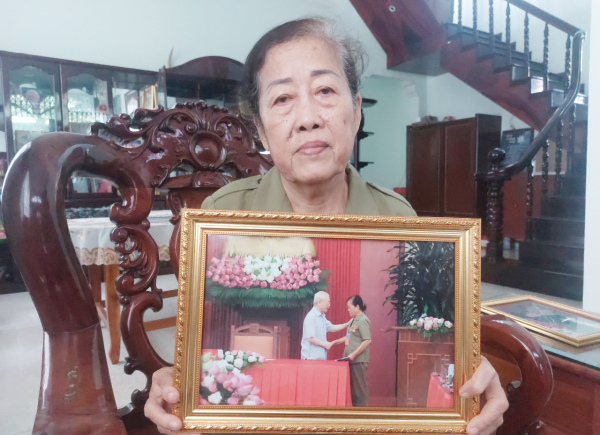 Nữ Anh hùng du kích Ngã Năm với tấm ảnh quý báu với Tổng Bí thư Nguyễn Phú Trọng  -1