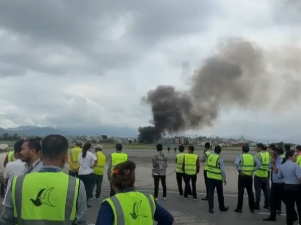Nepal: Máy bay trượt khỏi đường băng rồi bốc cháy khiến 18 người chết -0