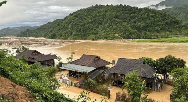 Yêu cầu Thủy điện Hòa Bình đóng 1 cửa xả đáy -0