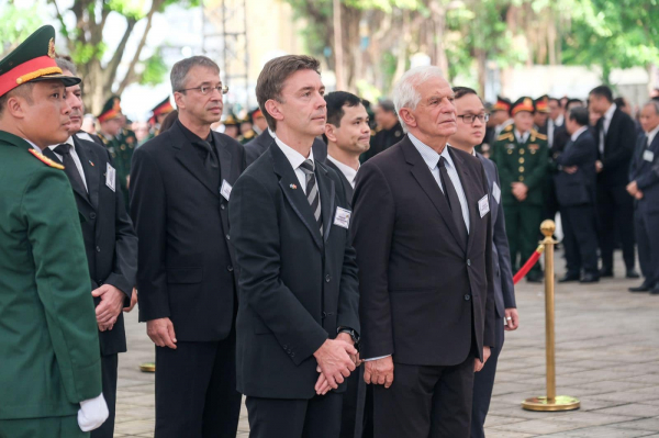 Các nhà lãnh đạo, đại diện các nước viếng Tổng Bí thư Nguyễn Phú Trọng tại Hà Nội -0