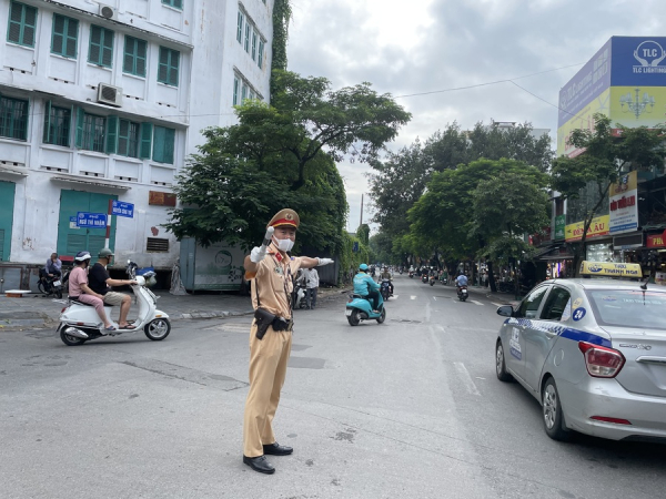 Hà Nội:  Người dân lưu thông trật tự hơn trong ngày quốc tang -0