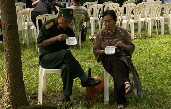 Xúc động hình ảnh người dân rơi nước mắt khi viếng Tổng Bí thư Nguyễn Phú Trọng -0