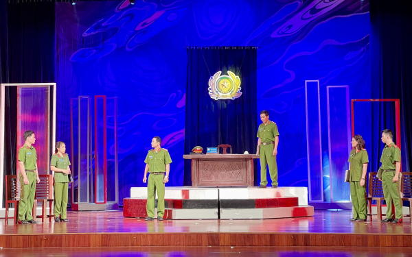 Tỏa sáng hình ảnh người chiến sĩ Công an trên sân khấu Hải Phòng -0
