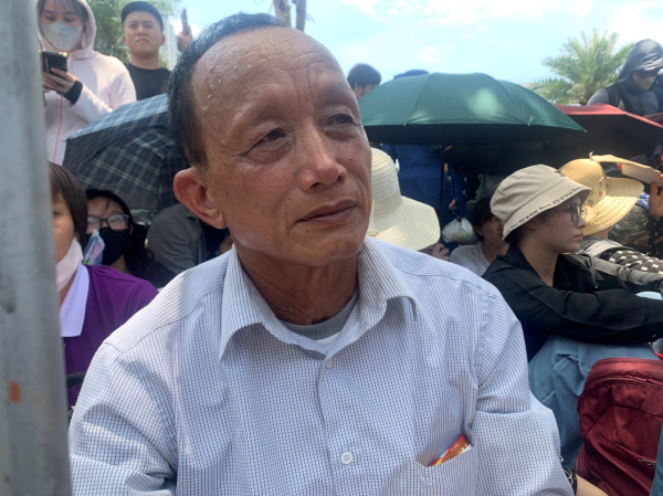 Người dân nghẹn ngào chờ tiễn biệt đồng chí Tổng Bí thư Nguyễn Phú Trọng tại Nghĩa trang Mai Dịch -0