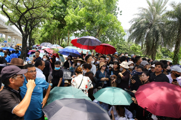 Người dân nghẹn ngào chờ tiễn biệt đồng chí Tổng Bí thư Nguyễn Phú Trọng tại Nghĩa trang Mai Dịch -0