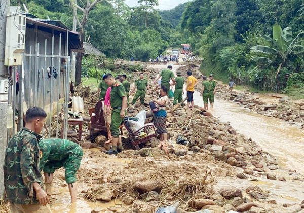 Nỗ lực tìm kiếm người dân mất tích sau trận lũ tại xã Mường Pồn -0
