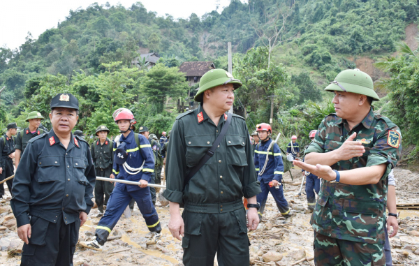 Nỗ lực tìm kiếm người dân mất tích sau trận lũ tại xã Mường Pồn -0