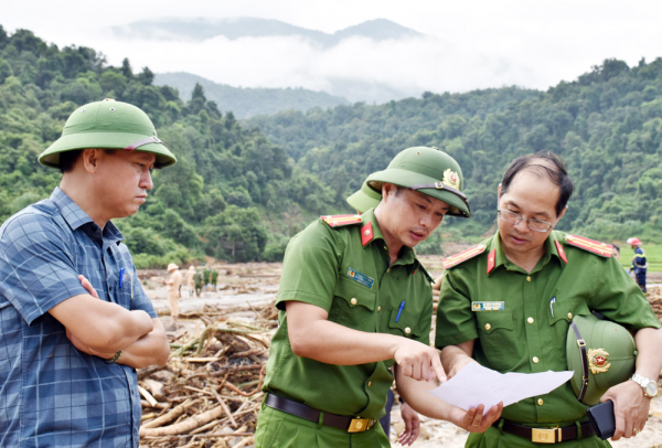 Nỗ lực tìm kiếm người dân mất tích sau trận lũ tại xã Mường Pồn -1