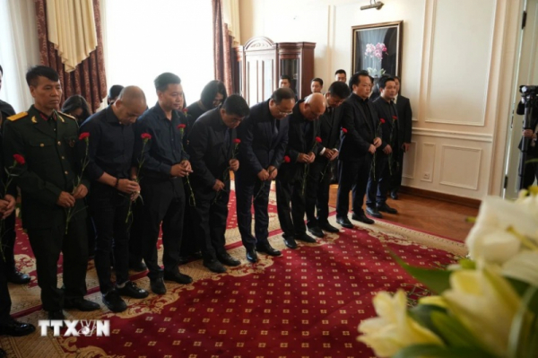 Ngày Quốc tang thứ hai, người dân vẫn xếp hàng dài viếng Tổng Bí thư Nguyễn Phú Trọng -0