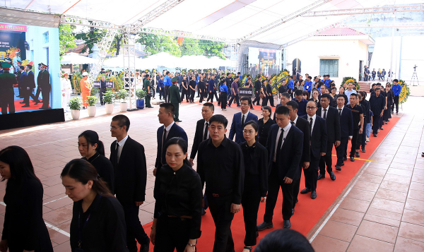 Ngày Quốc tang thứ hai, người dân vẫn xếp hàng dài viếng Tổng Bí thư Nguyễn Phú Trọng -0