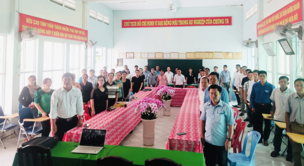 Người dân Sóc Trăng theo dõi lễ truy điệu và an táng Tổng Bí thư Nguyễn Phú Trọng qua truyền hình  -0