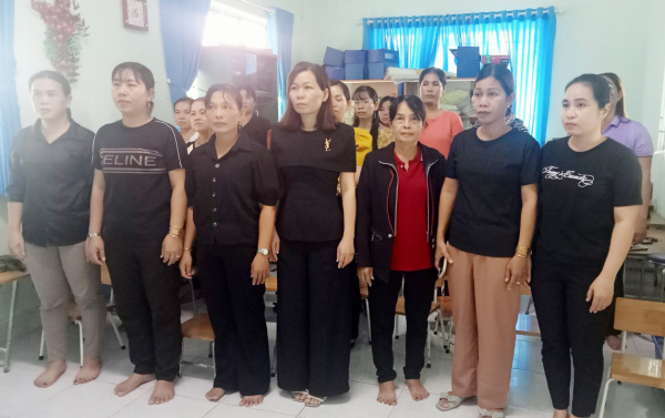Người dân Sóc Trăng theo dõi lễ truy điệu và an táng Tổng Bí thư Nguyễn Phú Trọng qua truyền hình  -1