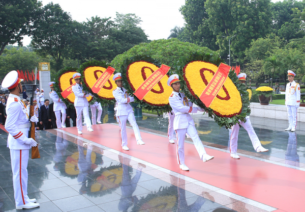 Lãnh đạo Đảng, Nhà nước và Bộ Công an viếng Chủ tịch Hồ Chí Minh và các Anh hùng liệt sĩ -0