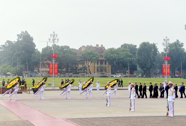 Lãnh đạo Đảng, Nhà nước và Bộ Công an viếng Chủ tịch Hồ Chí Minh và các Anh hùng liệt sĩ -0