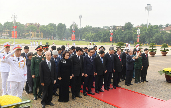 Lãnh đạo Đảng, Nhà nước và Bộ Công an viếng Chủ tịch Hồ Chí Minh và các Anh hùng liệt sĩ -0