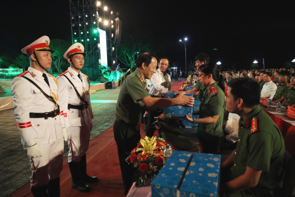 Xúc động và lắng đọng đêm giao lưu nghệ thuật “Giữ trọn lời thề - Nối những dòng sông” -0