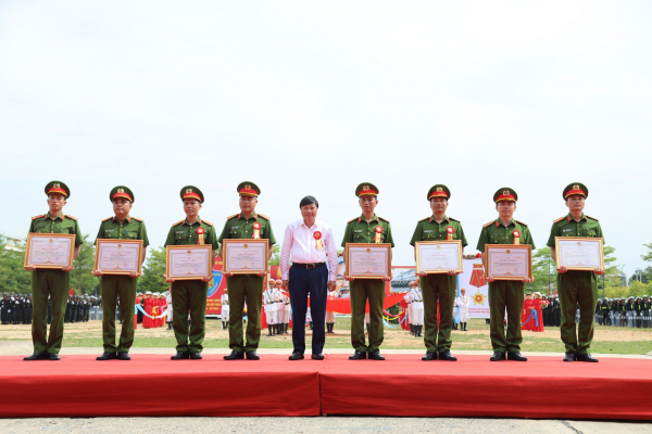 Trung đoàn Cảnh sát Cơ động Bắc Trung Bộ: Vinh dự đón nhận Huân chương Chiến công hạng Ba -0