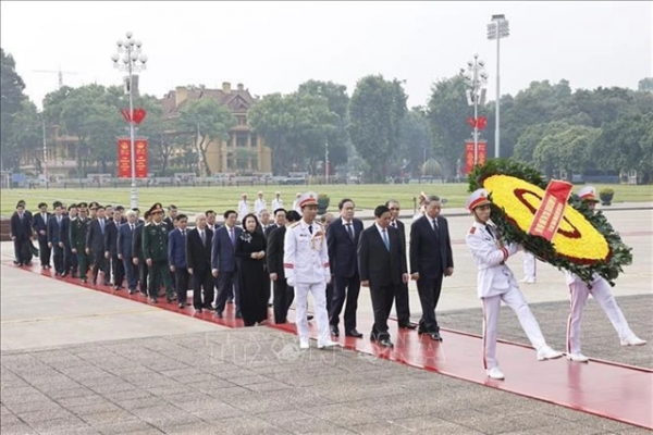 Party, State leaders commemorate war martyrs, President Ho Chi Minh -0