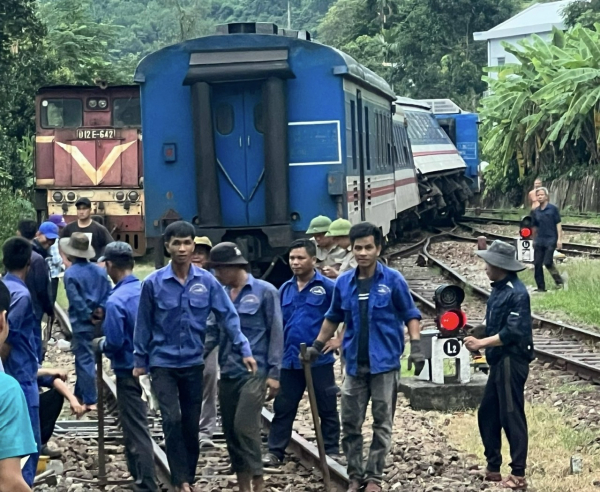 Tàu sắt trên tuyến Bắc – Nam đã thông tuyến trở lại -0