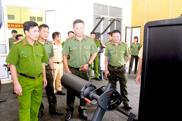 Trao Phòng tập thể dục, thể thao của Bộ trưởng Lương Tam Quang tặng Công an tỉnh Bắc Kạn -1