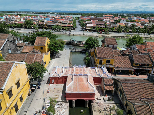 Chủ tịch Hội An chỉ đạo nóng sơn lại Chùa Cầu sau dư luận “di tích bị làm mới” -1