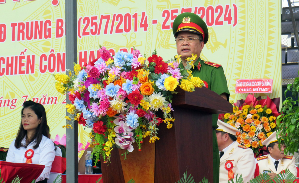 Trung đoàn Cảnh sát cơ động Trung Bộ đón nhận Huân chương Chiến công hạng Ba -0