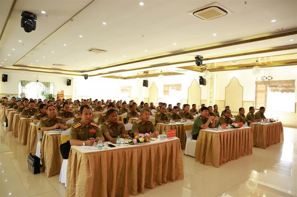 Quang Tri police exchange work experience with Lao police -0