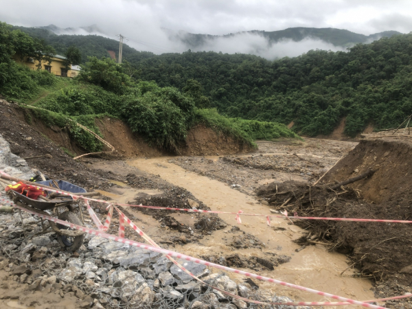 Petrovietnam thăm hỏi, hỗ trợ người dân Sơn La và Điện Biên khắc phục hậu quả mưa lũ -1