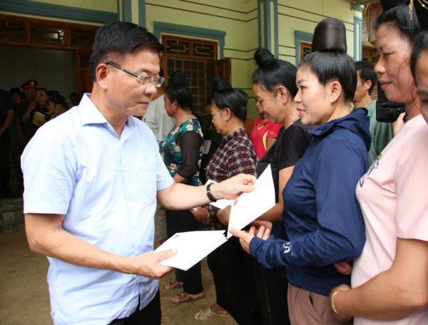 Phó Thủ tướng Lê Thành Long thăm nhân dân vùng ngập tại Sơn La -0