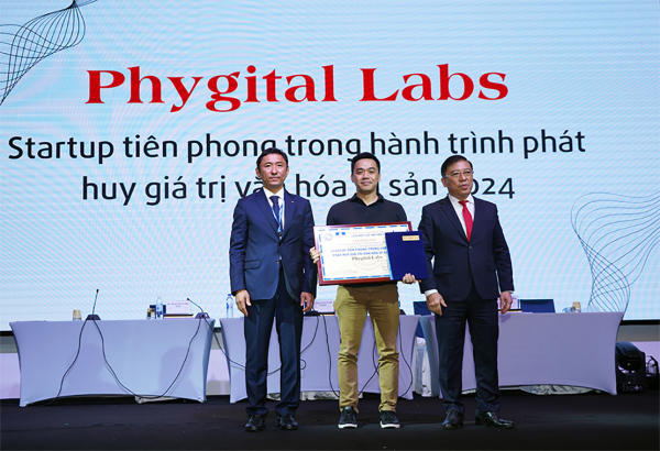 Phygital Labs nhận bằng khen “Startup tiên phong trong Hành trình phát huy giá trị Văn hoá Di sản 2024” -0