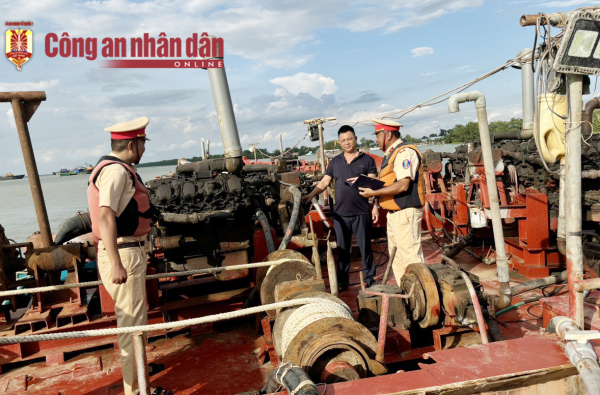 Bắt quả tang 3 phương tiện bơm hút, vận chuyển trái phép gần 2.000 mét khối cát -2