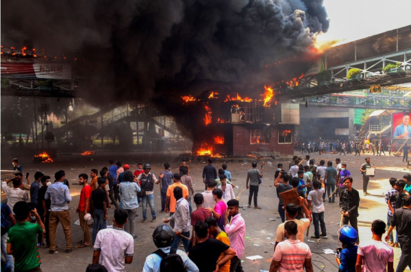 Những cuộc biểu tình phá tan nền kinh tế Bangladesh -1