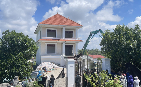 Tháo dỡ biệt phủ view biển Đồ Sơn xây dựng trái phép trên đất nông nghiệp -0