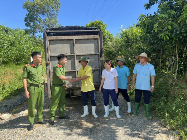 Phó quản lý trang trại cùng 2 nhân viên bán trộm 41 con lợn -0