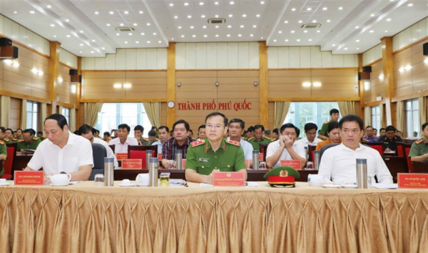 Kien Giang Provincial Police Department reviews the work of ensuring security and order in Phu Quoc city -0