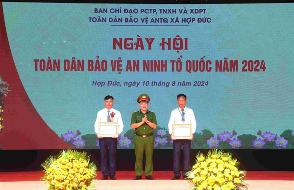 Deputy Minister Nguyen Van Long attends “All people protecting national security” Festival in Bac Giang -0