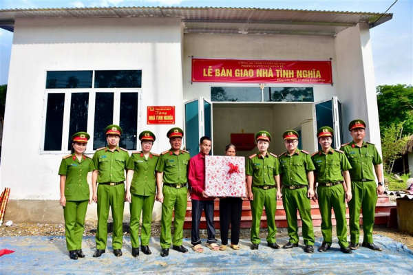 Tuyen Quang police build compassion house for poor family -0