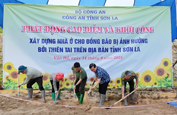 Khởi công xây dựng nhà ở hỗ trợ nhân dân sau mưa lũ -0