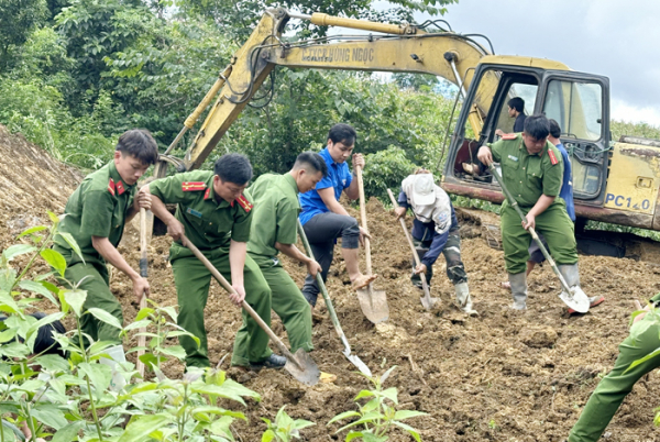 Khởi công xây dựng nhà ở hỗ trợ nhân dân sau mưa lũ -0