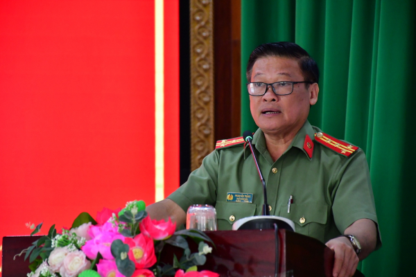 3. đại tá phan văn trảng, phó trưởng ban thường trực ban chỉ đạo về nhân quyền tỉnh, phó giám đốc công an tỉnh phát biểu chỉ đạo tại hội nghị. ảnh trọng tín.jpeg -0