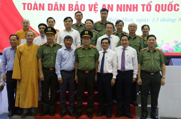 Deputy Minister Le Quoc Hung attends “All people protecting national security” Festival in Dong Nai -0