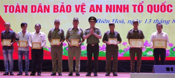 Deputy Minister Le Quoc Hung attends “All people protecting national security” Festival in Dong Nai -0