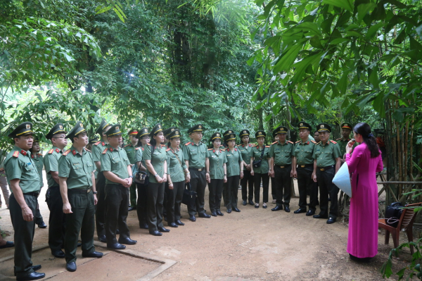 Cục Viễn thông và cơ yếu tổ chức nhiều hoạt động sinh hoạt chính trị ý nghĩa tại quê hương Bác -0