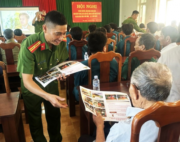 Công an Đắk Nông thu hồi hàng trăm khẩu súng, bom, mìn -0