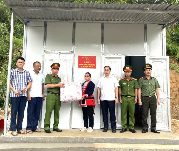 Ha Giang police build new home for people affected by natural disaster -0