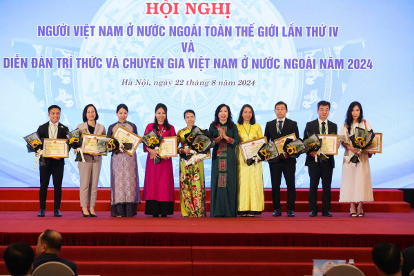 Bế mạc Hội nghị người Việt Nam ở nước ngoài toàn thế giới lần thứ 4 -0