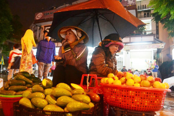 Lang thang “chợ âm phủ” trên phố núi -0