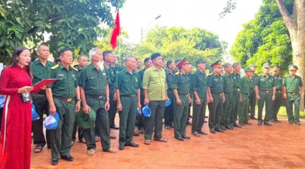 Hàng trăm đoàn khách đến thăm nhà lưu niệm và viếng mộ Đại tướng Võ Nguyên Giáp -0