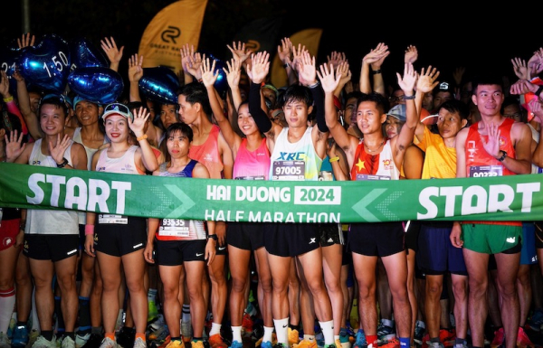 1.300 vận động viên tham gia giải chạy bộ Hải Dương Half Marathon -0