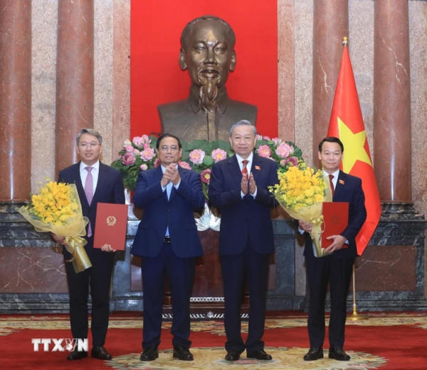 Tổng Bí thư, Chủ tịch nước trao quyết định bổ nhiệm 3 Phó Thủ tướng và 2 Bộ trưởng -0